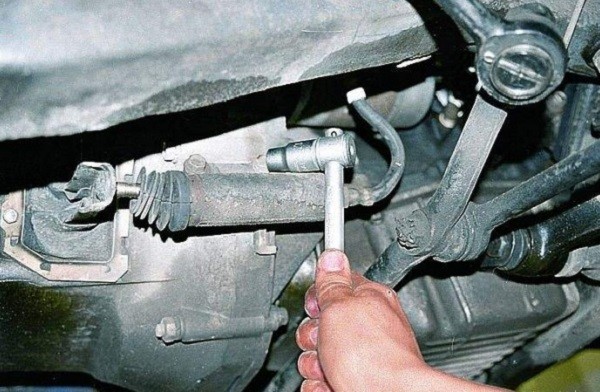 Как снять сцепление