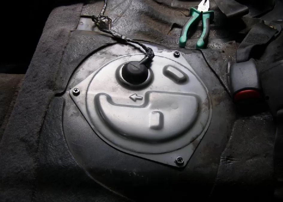 Самостоятельная замена топливного фильтра Ниссан Альмера Классик