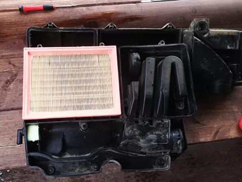 Самостоятельная замена воздушного фильтра Форд Фьюжн