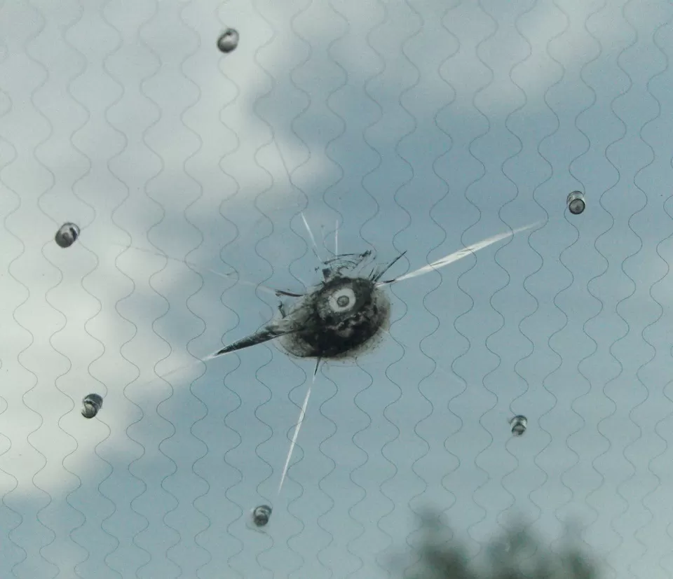 Ремонтируем трещины и сколы на лобовом стекле