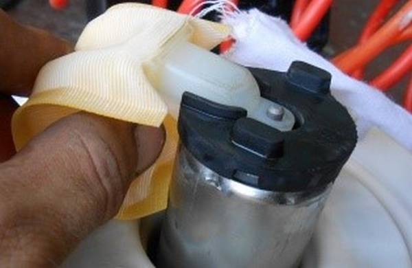 Как меняются топливные фильтры на автомобиле Ford Focus 2 Как меняются топливные фильтры на автомобиле Ford Focus 2