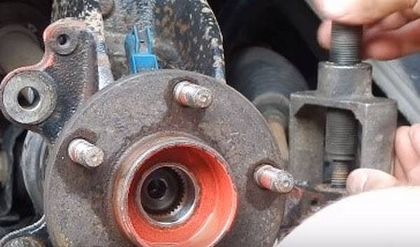 Замена ступицы колеса Ford Focus 2