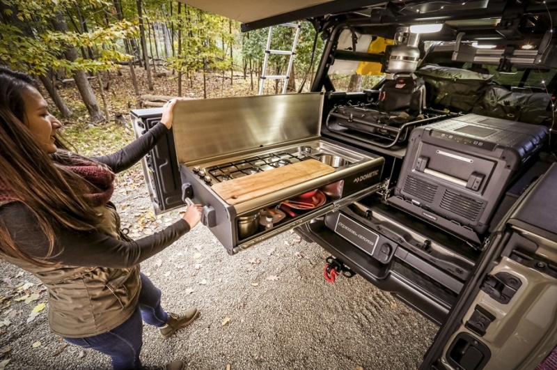 Пикап Mopar Lowliner прозвучал контрапунктом с экспедиционным Рэмом Пикап Mopar Lowliner прозвучал контрапунктом с экспедиционным Рэмом