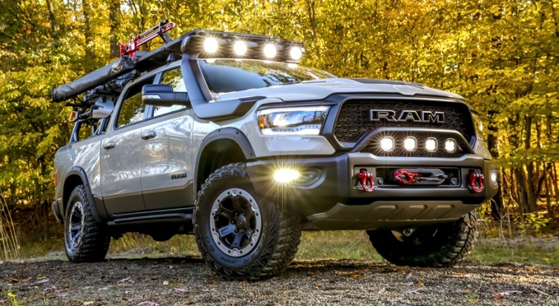 Пикап Mopar Lowliner прозвучал контрапунктом с экспедиционным Рэмом Пикап Mopar Lowliner прозвучал контрапунктом с экспедиционным Рэмом