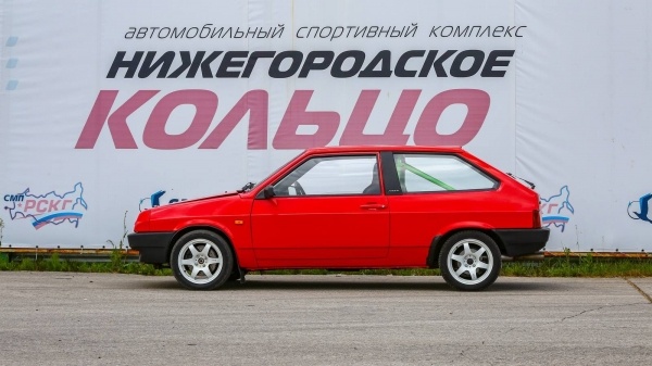 Есть в ней что-то от Ferrari: тюнинг 450-сильного ВАЗ-2108