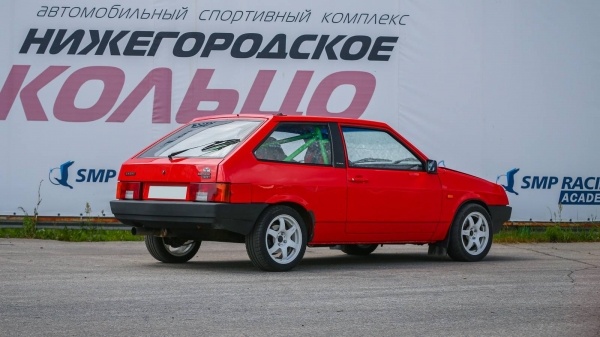 Есть в ней что-то от Ferrari: тюнинг 450-сильного ВАЗ-2108