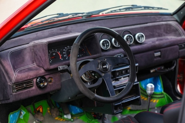 Есть в ней что-то от Ferrari: тюнинг 450-сильного ВАЗ-2108