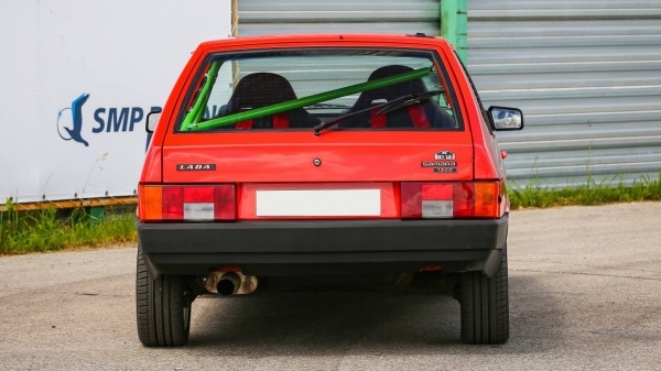 Есть в ней что-то от Ferrari: тюнинг 450-сильного ВАЗ-2108