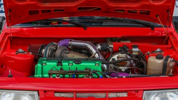 Есть в ней что-то от Ferrari: тюнинг 450-сильного ВАЗ-2108