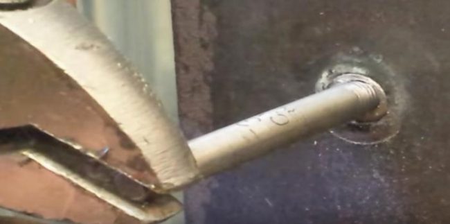 Как выкрутить сломанный болт: лучшие способы