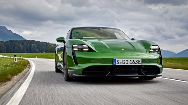 Разряжаем 800-вольтовые седаны Porsche Taycan