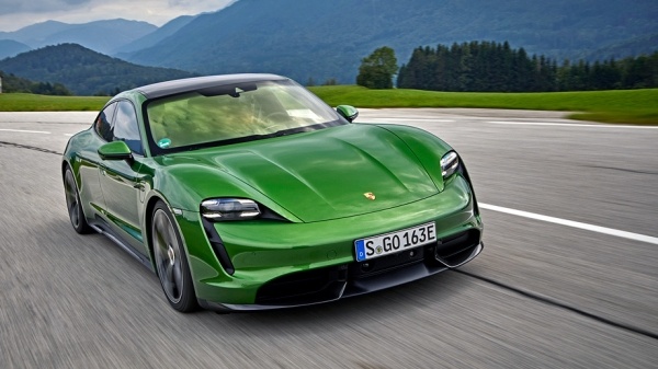 Разряжаем 800-вольтовые седаны Porsche Taycan