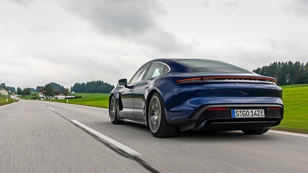 Разряжаем 800-вольтовые седаны Porsche Taycan