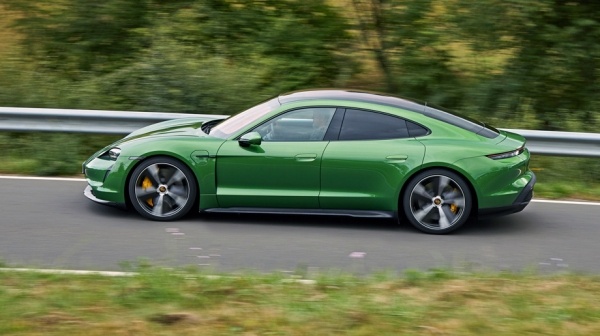 Разряжаем 800-вольтовые седаны Porsche Taycan