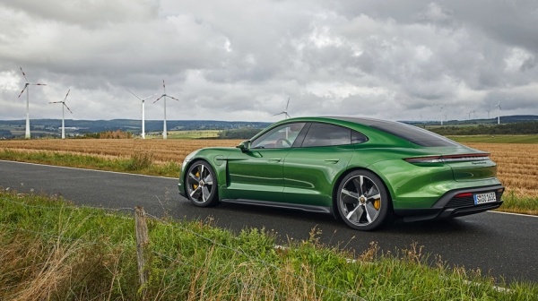 Разряжаем 800-вольтовые седаны Porsche Taycan