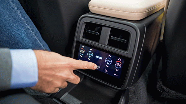 Разряжаем 800-вольтовые седаны Porsche Taycan