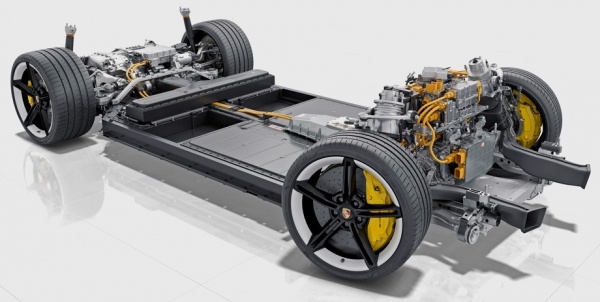 Разряжаем 800-вольтовые седаны Porsche Taycan