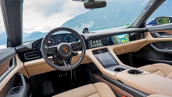 Разряжаем 800-вольтовые седаны Porsche Taycan