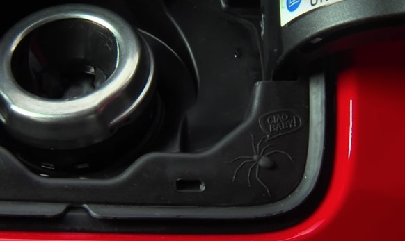 Таинственные рисунки в автомобилях, о которых даже не знают владельцы Таинственные рисунки в автомобилях, о которых даже не знают владельцы