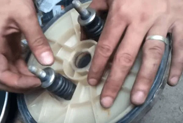 Замена и ремонт вакуумного усилителя тормозов ВАЗ и УАЗ Замена и ремонт вакуумного усилителя тормозов ВАЗ и УАЗ