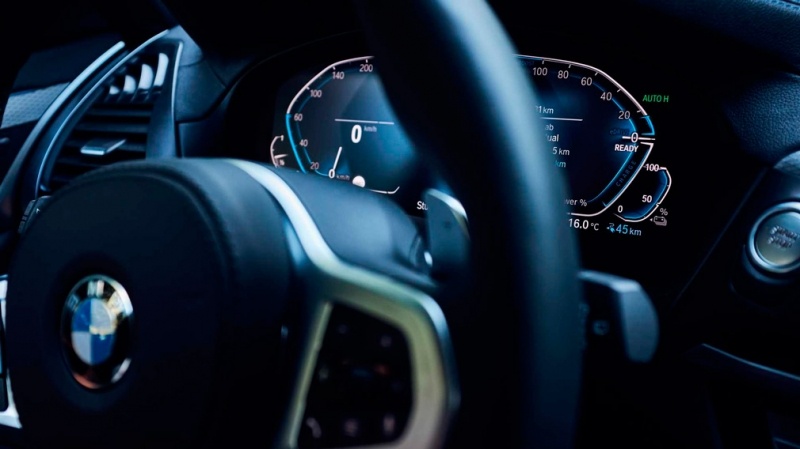 Корпорация BMW представила гибридный X3 с подключаемым модулем