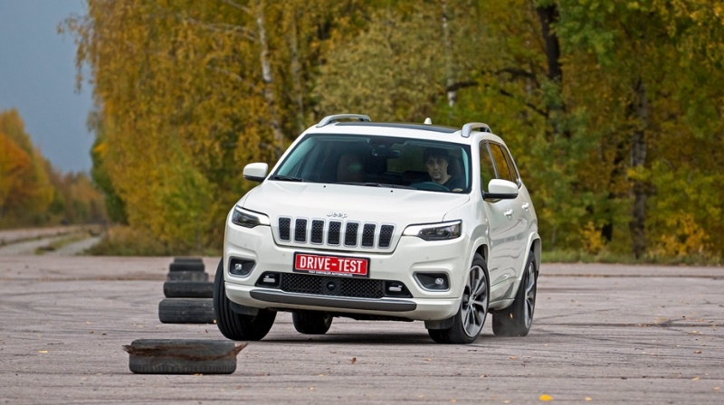 Прикрываем Jeep Compass обновлённым Cherokee Прикрываем Jeep Compass обновлённым Cherokee