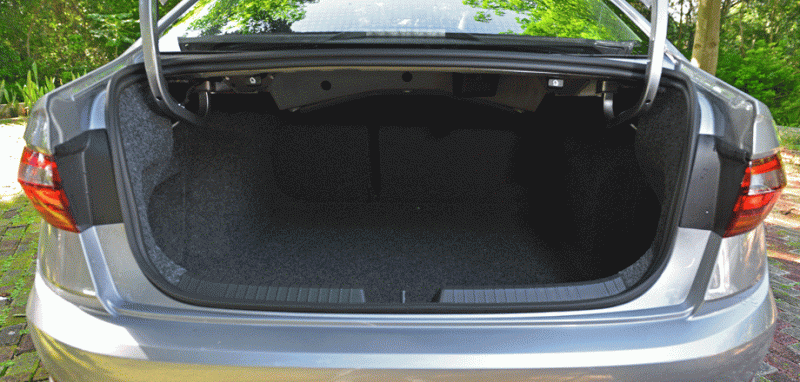 Уличаем седан Volkswagen Jetta в излишней консервативности Уличаем седан Volkswagen Jetta в излишней консервативности